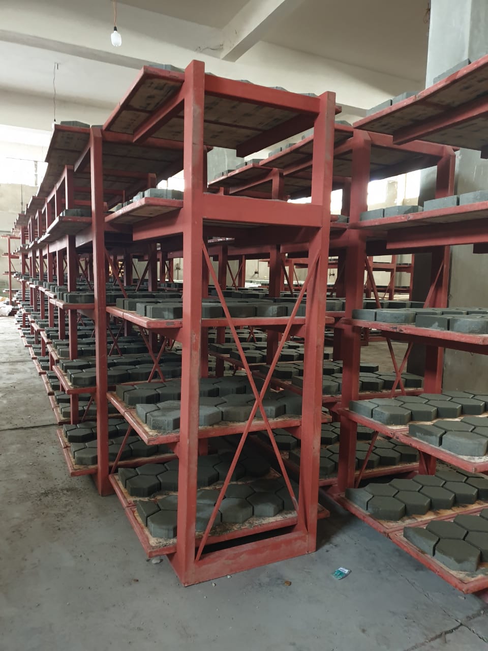 Machine Avantgarde qui fabrique des parpaings en 8 heure
